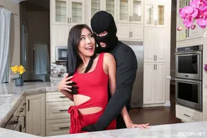 để chứng minh với bố là một môi giới bđs giỏi, cô con gái sẵn sàng làm mọi thứ