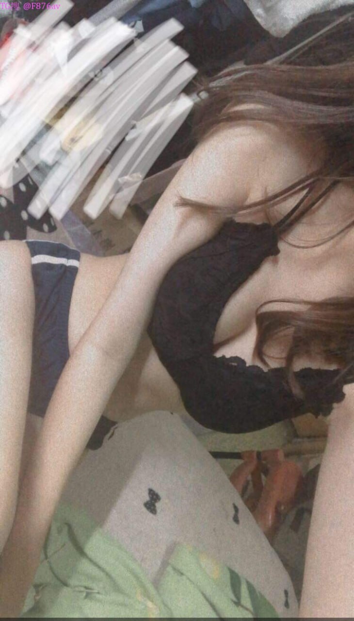Despite the fact that she has not had sex with her husband for a long time, she finds out the pleasure of womanhood from her son-in-law's rod...
